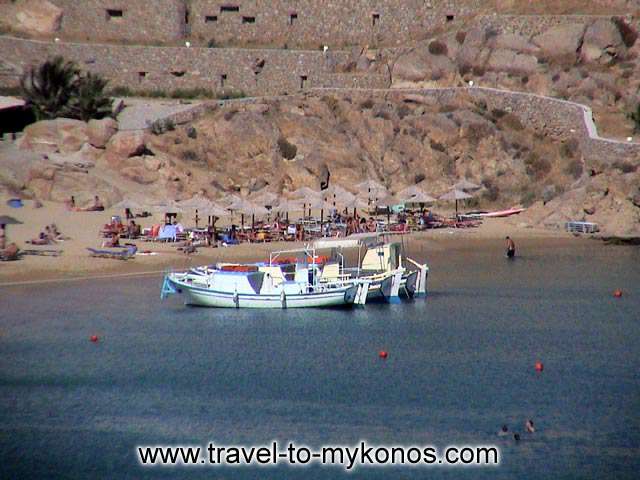 SUPER PARADISE BEACH - Super Paradise beach is found to the south side of Mykonos. The approach in this becomes with the boats that make around Mykonos.