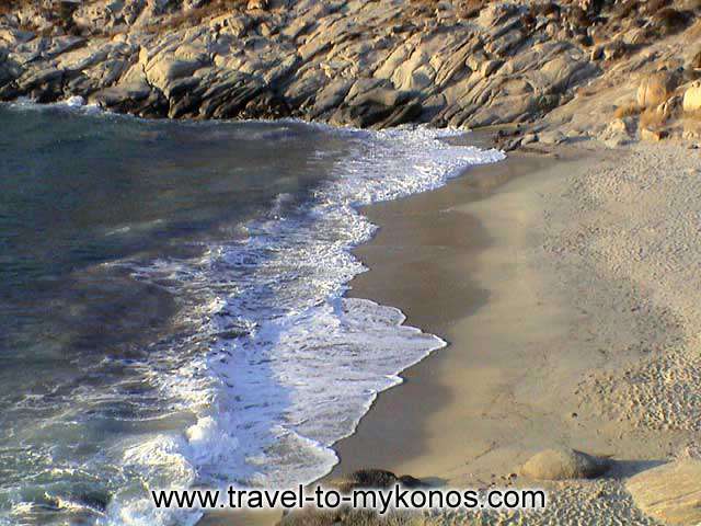 KAPARI BEACH - Kapari is a small quiet beach with clean waters and a beautiful sand.