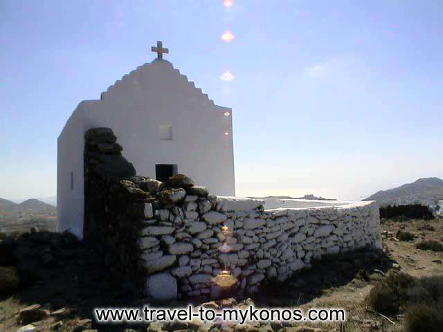 ANO MERA - During your walk to Ano Mera, you'll see enough picturesque churches.