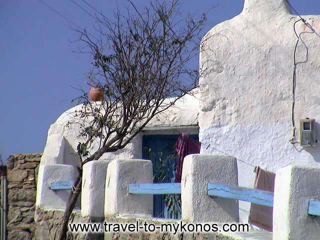 ANO MERA - The houses at Ano Mera village have been built with the characteristic Cycladic architecture.