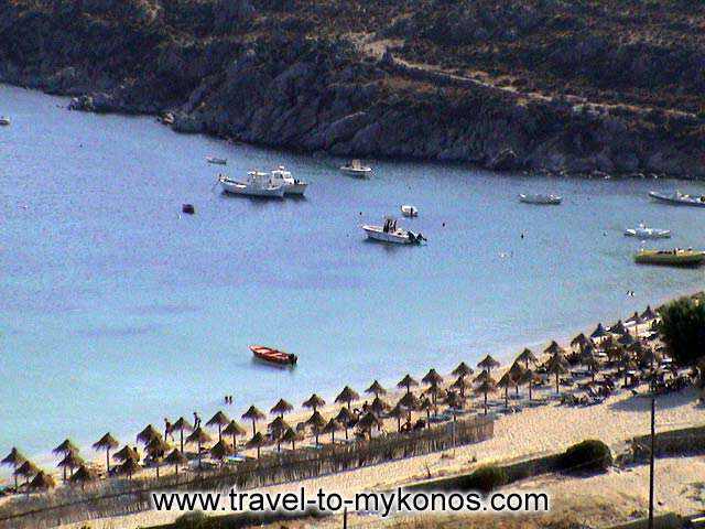 PSAROU BEACH - Psarou is a well organished beach. There is a diving center.