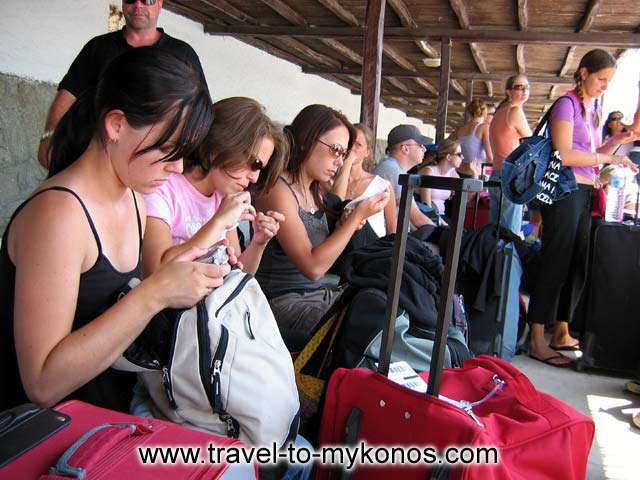 GIRLS IWITH SUITCASES - Girls waiting for the boat in Mykonos port