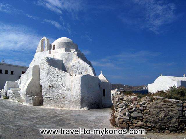 View of Paraportiane from an angle similar to wachting the church from a passing boat. MYKONOS PHOTO GALLERY - THE CHURCH