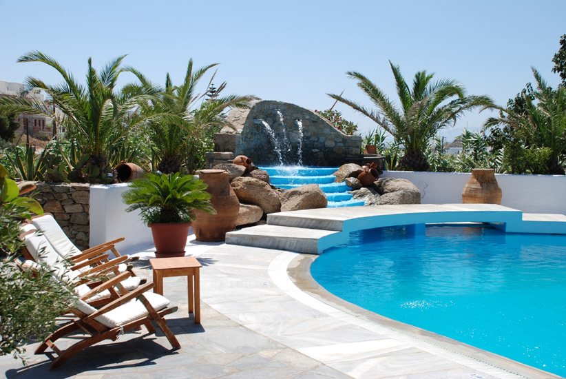 The breakfast area and the garden of Kamari hotel in Mykonos CLICK TO ENLARGE